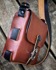 CASO Medio leather crossbody bag, hardware detail