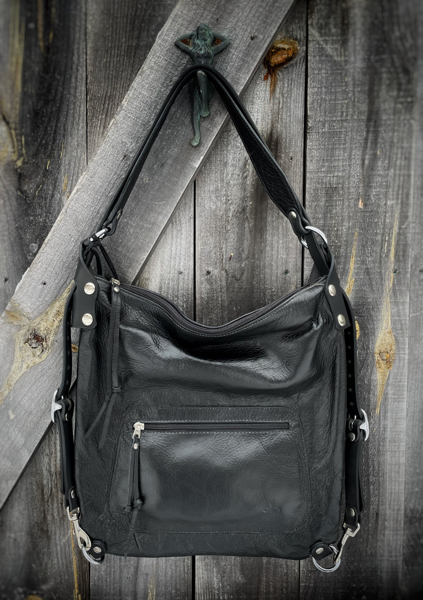Villa Sak small black pebble