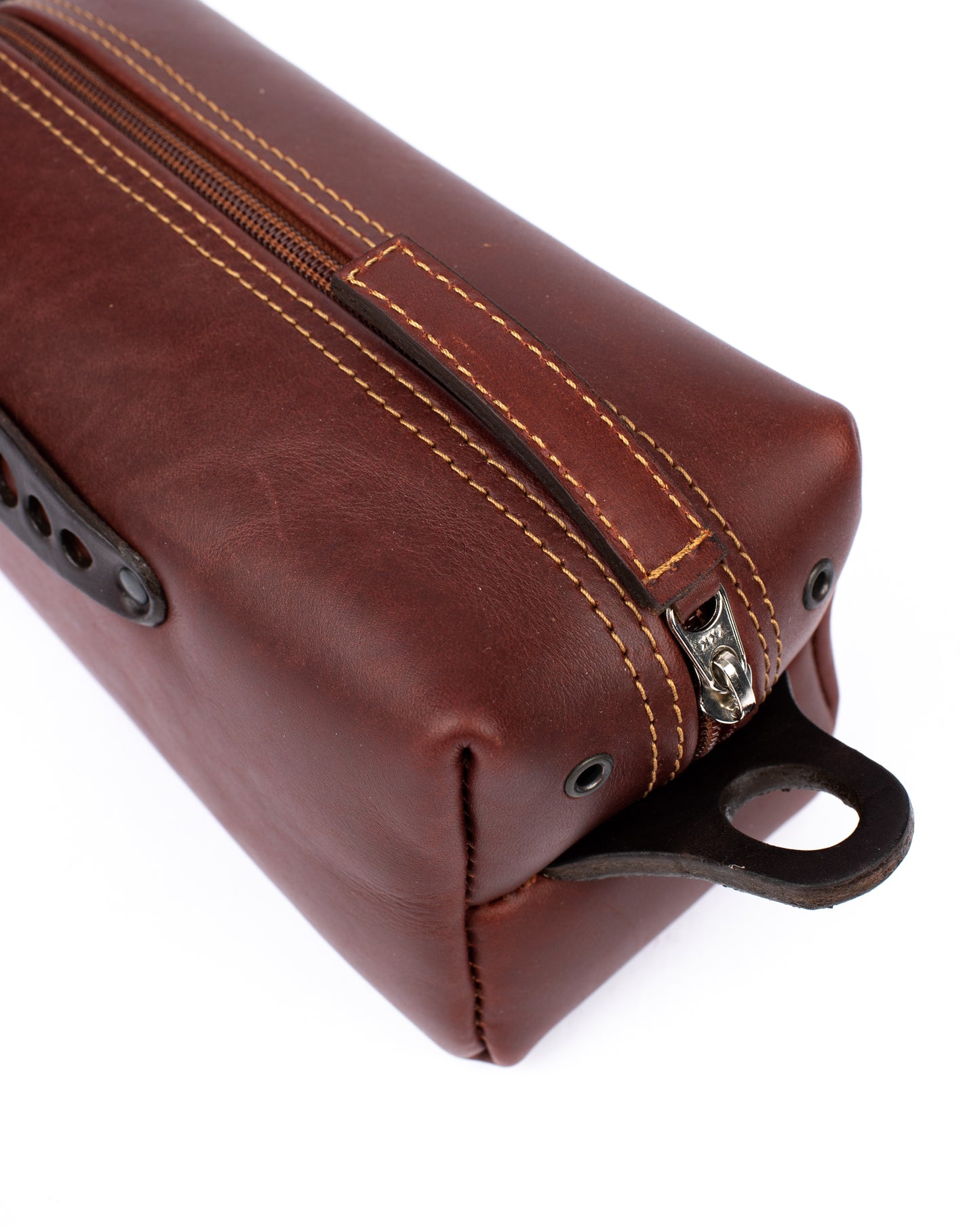 Scout dopp kit red oak & dark brown