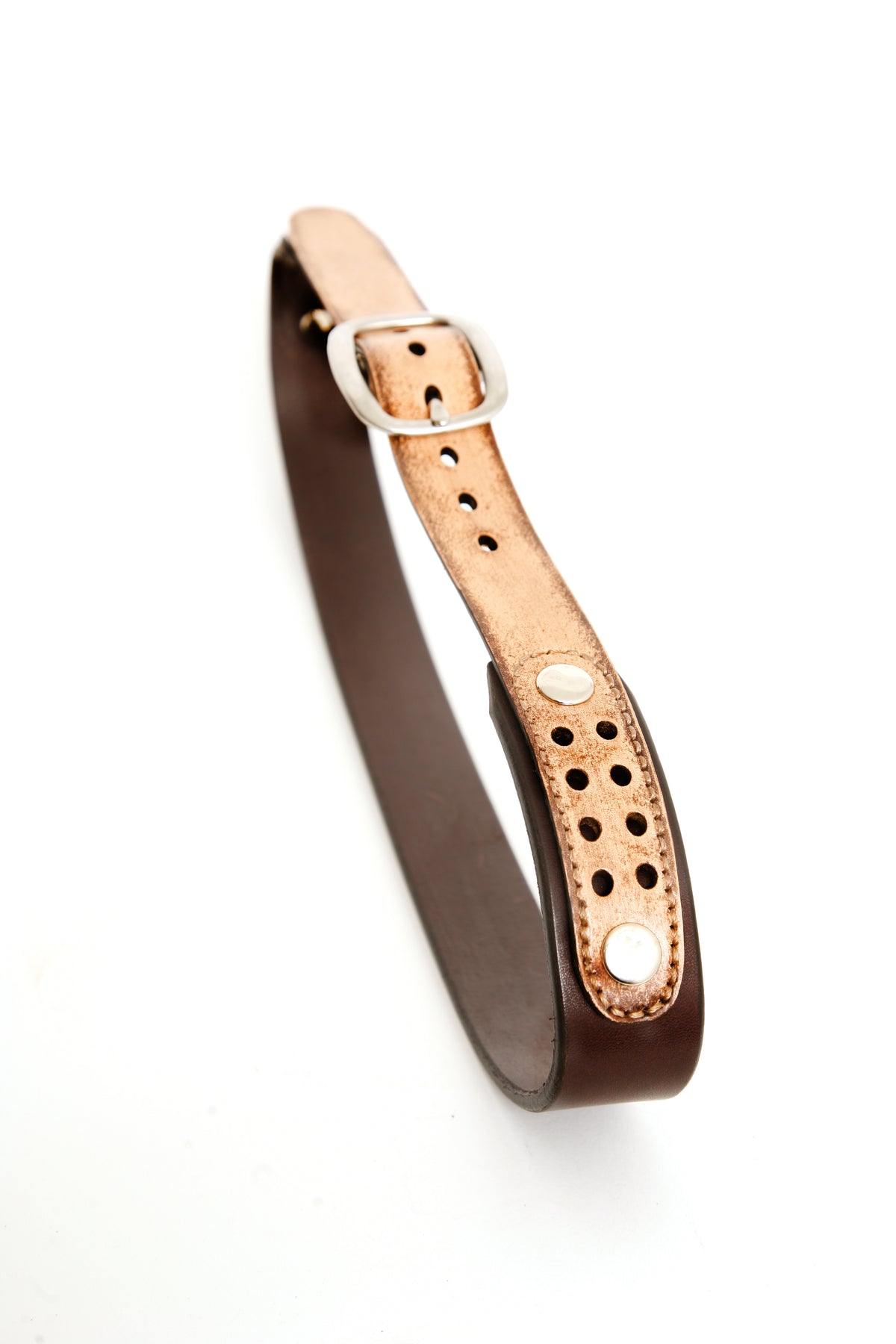 DAKAR Belt in English bridle leather, leather grain and edge detail