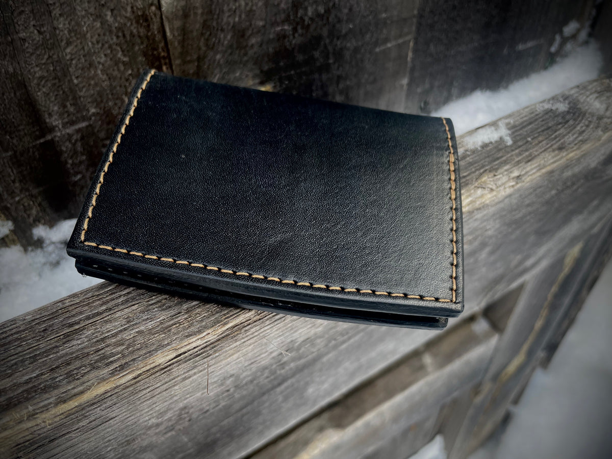 Yanagi wallet in vegetable-tanned leather, close-up detail