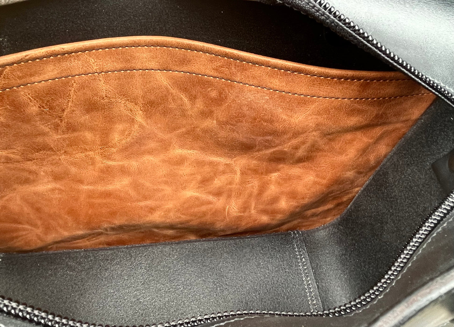 CHAGA briefcase black