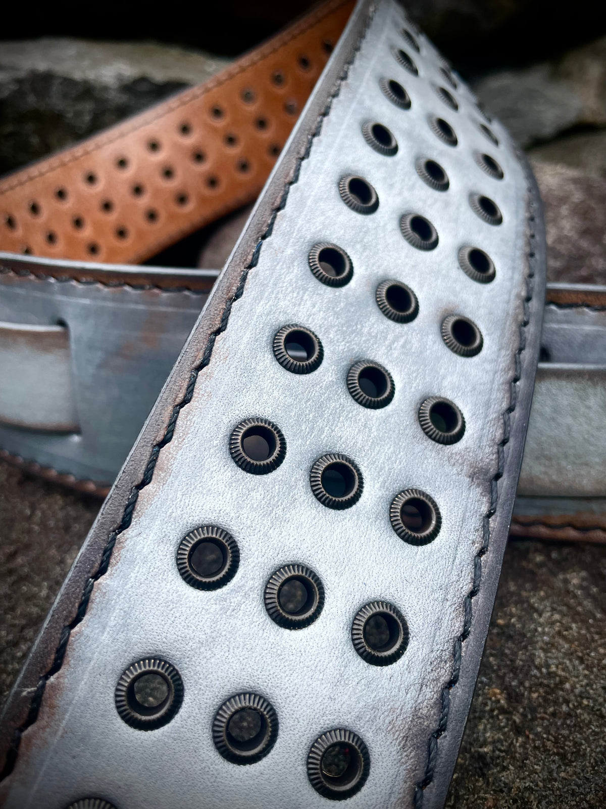 Vintage SG leather guitar strap, detail