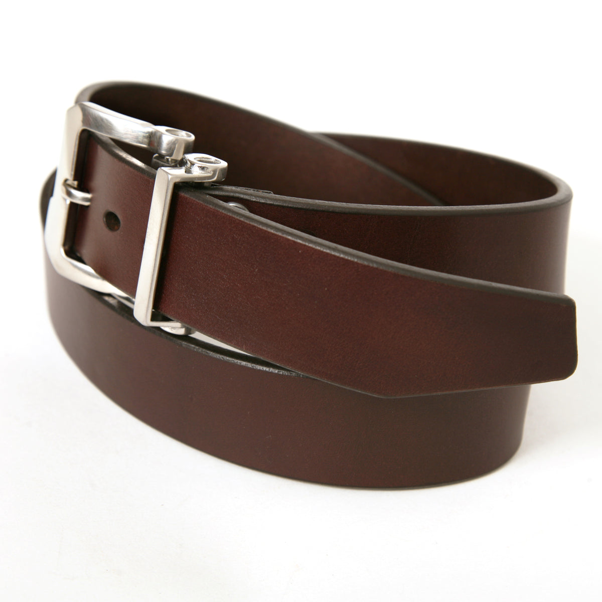 OTTO belt in 12-13oz English bridle leather, buckle detail