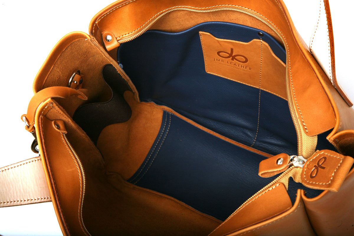SOHO ZIP bag in vegetable-tanned leather shoulder straps, padded, hardware detail