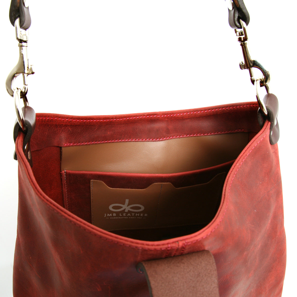 Jonni bag in Italian full-grain leather, strap detail