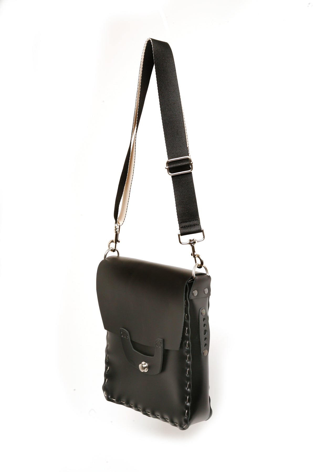 KEBURU satchel bag in top-grain leather, hand-stitched with stainless steel cable, hardware detail