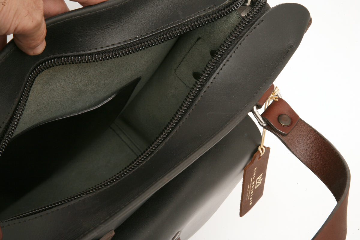 NENJUU classic bag in top-quality vegetable-tanned leather, back view