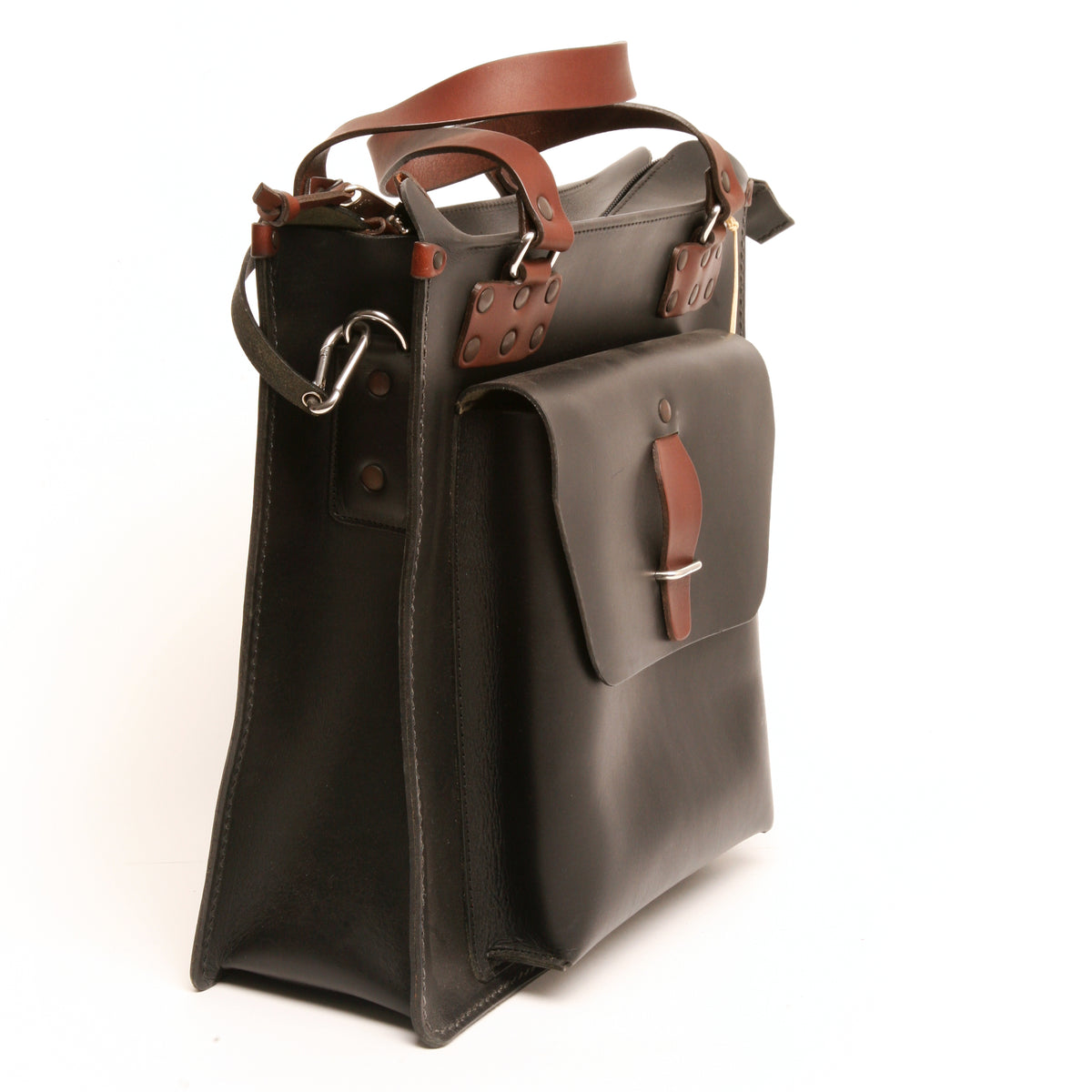 NENJUU plus bag in premium top-quality vegetable-tanned leather, hardware detail