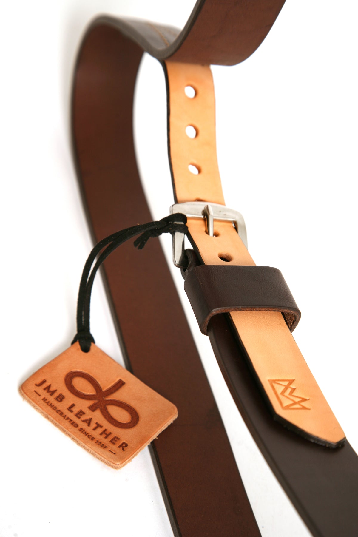 PLAYER belt in leather, heavy harness thread stitching, gunmetal rivet with stainless-steel hardware, close-up detail