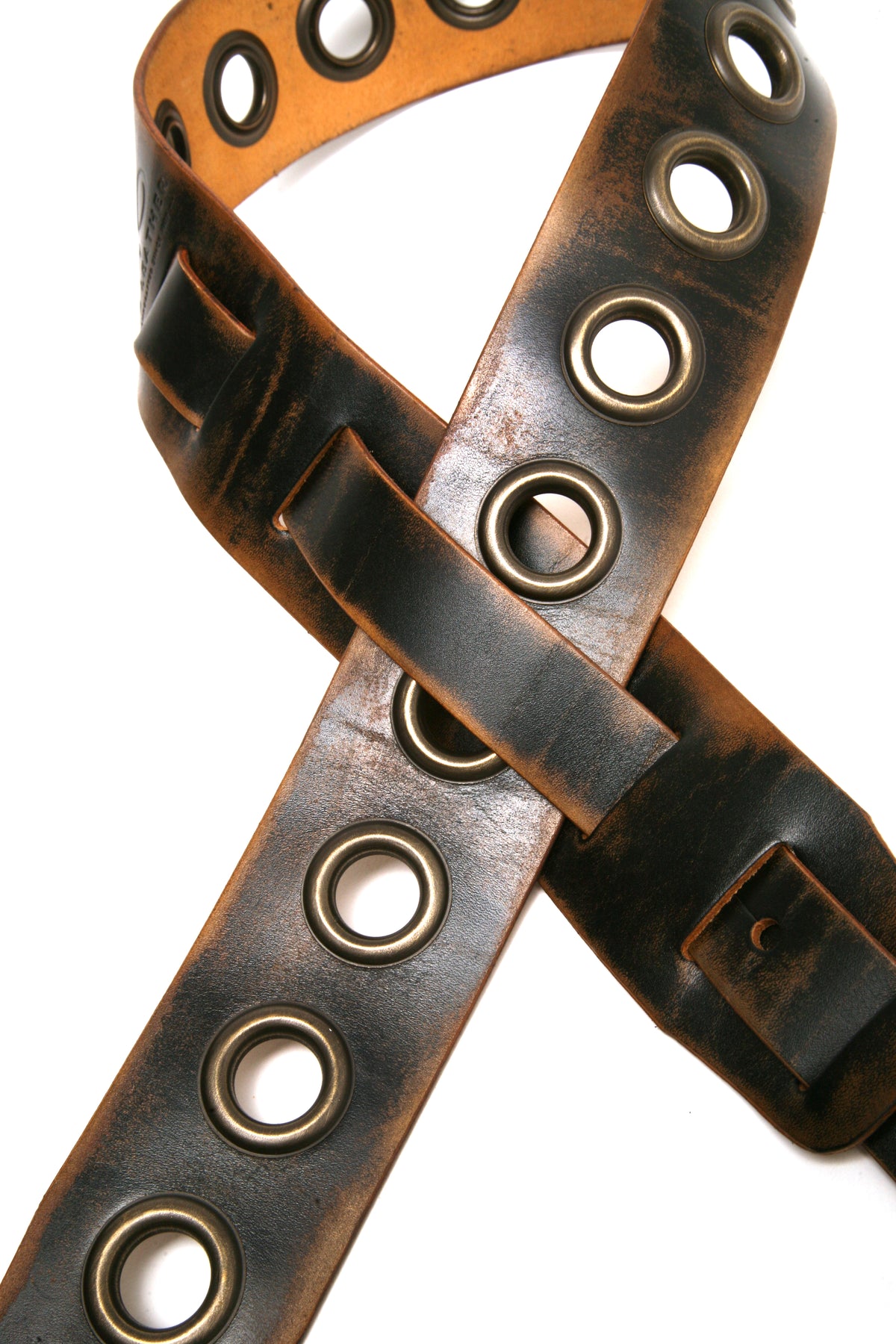 Vintage GG Guitar strap in full-grain leather, burnished edges, fully perforated, strap end and hardware detail