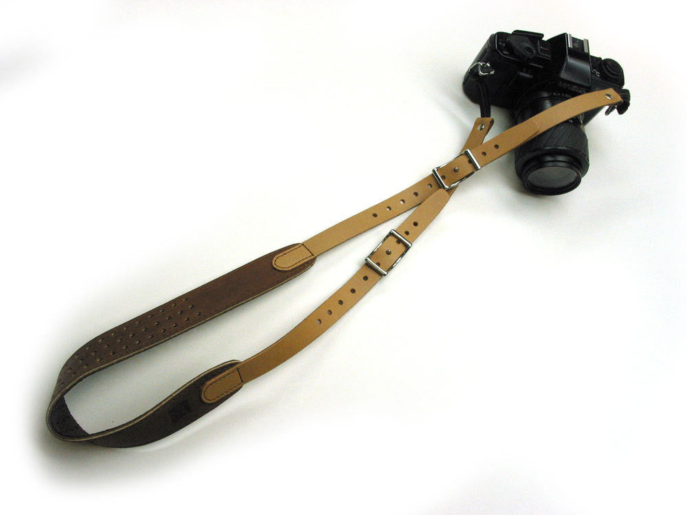 Leather Camera Strap for SLR in oiled honey brown leather pad with dark brown lining, front view