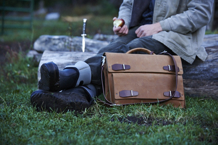 URBA Briefcase Messenger leather briefcase, detail