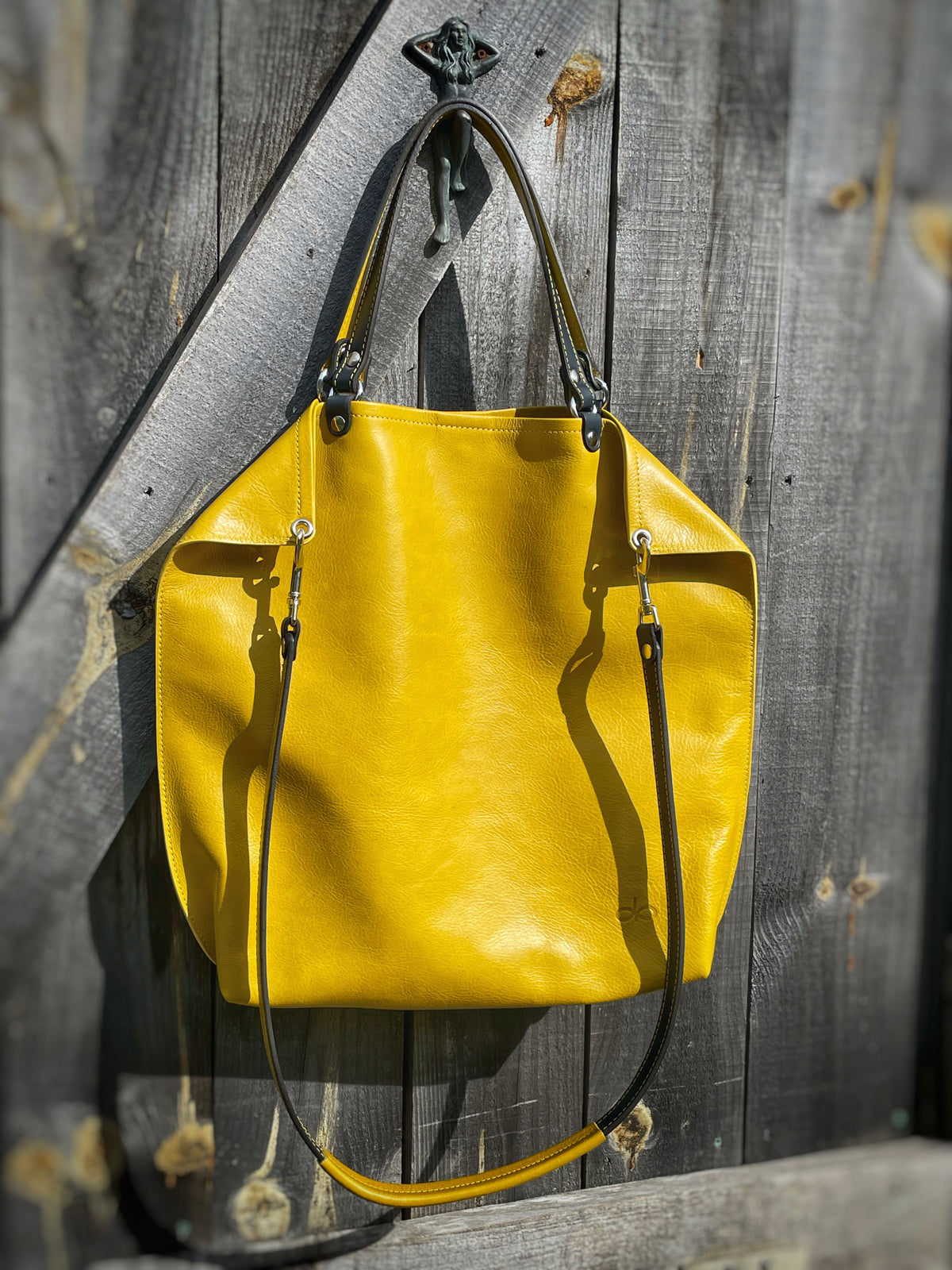 KIKI Chartreuse Yellow bag in leather, front view