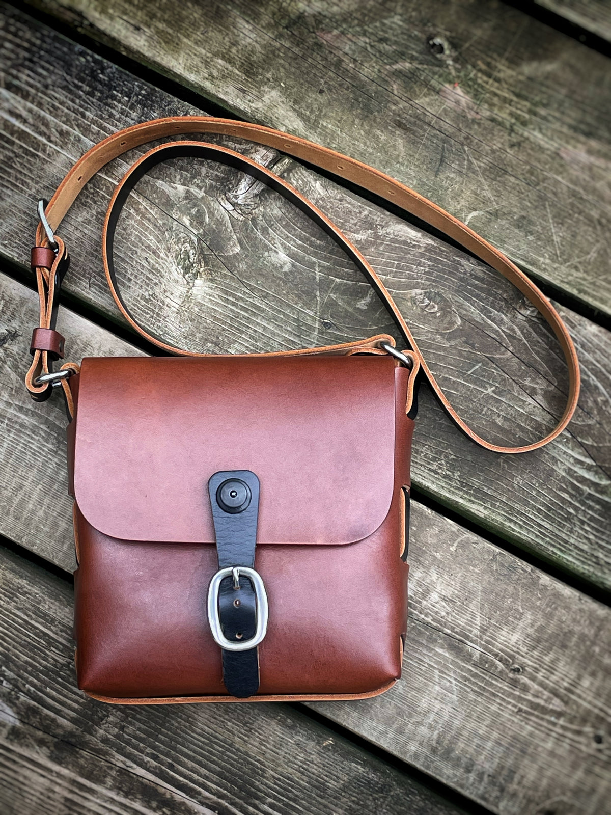 CASO Medio bag in firm vegetable-tanned leather, back view