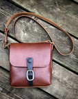 CASO Medio leather crossbody bag, back view