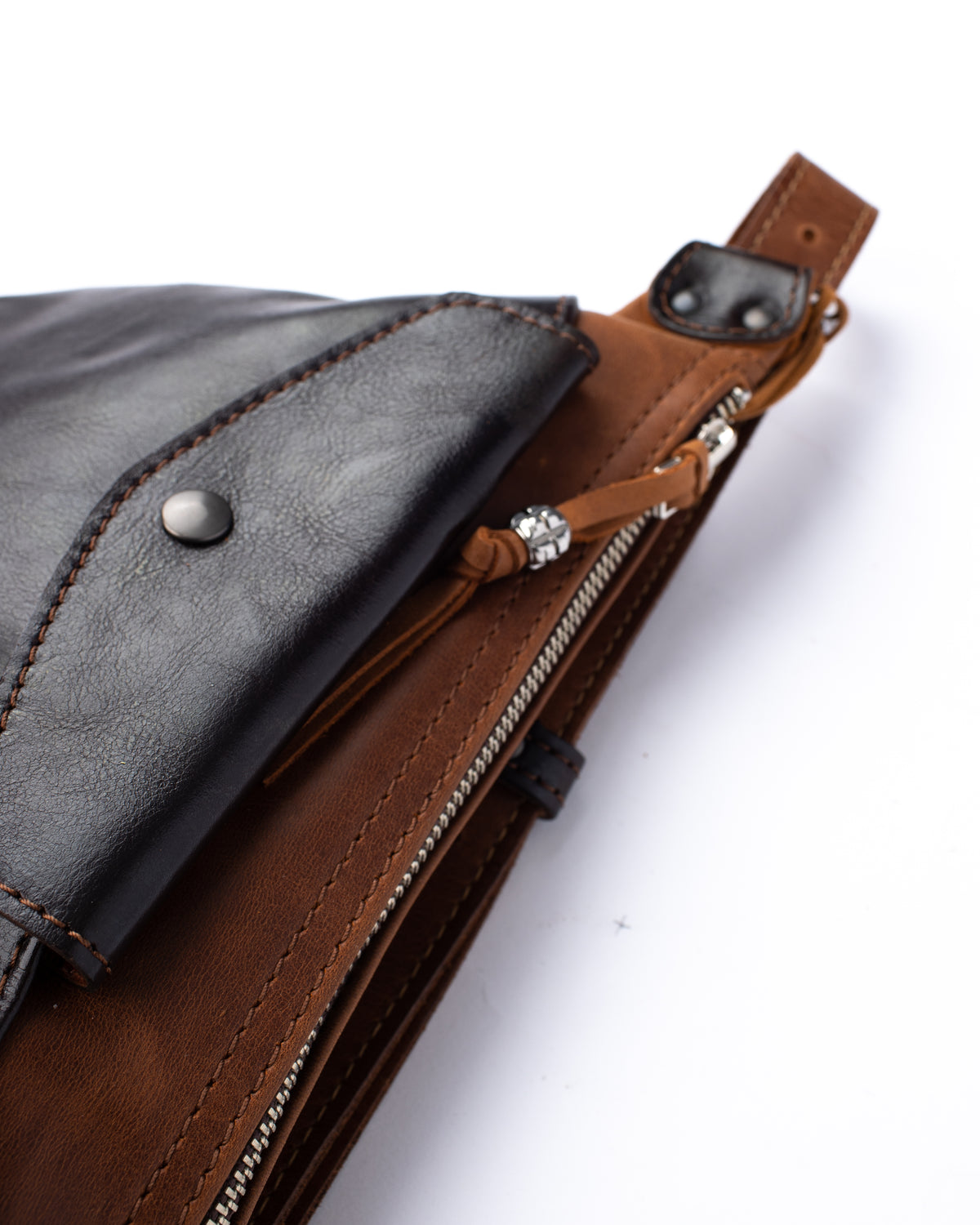 Ryker sling bag oiled 2 tone brown in full-grain leather, interior compartment