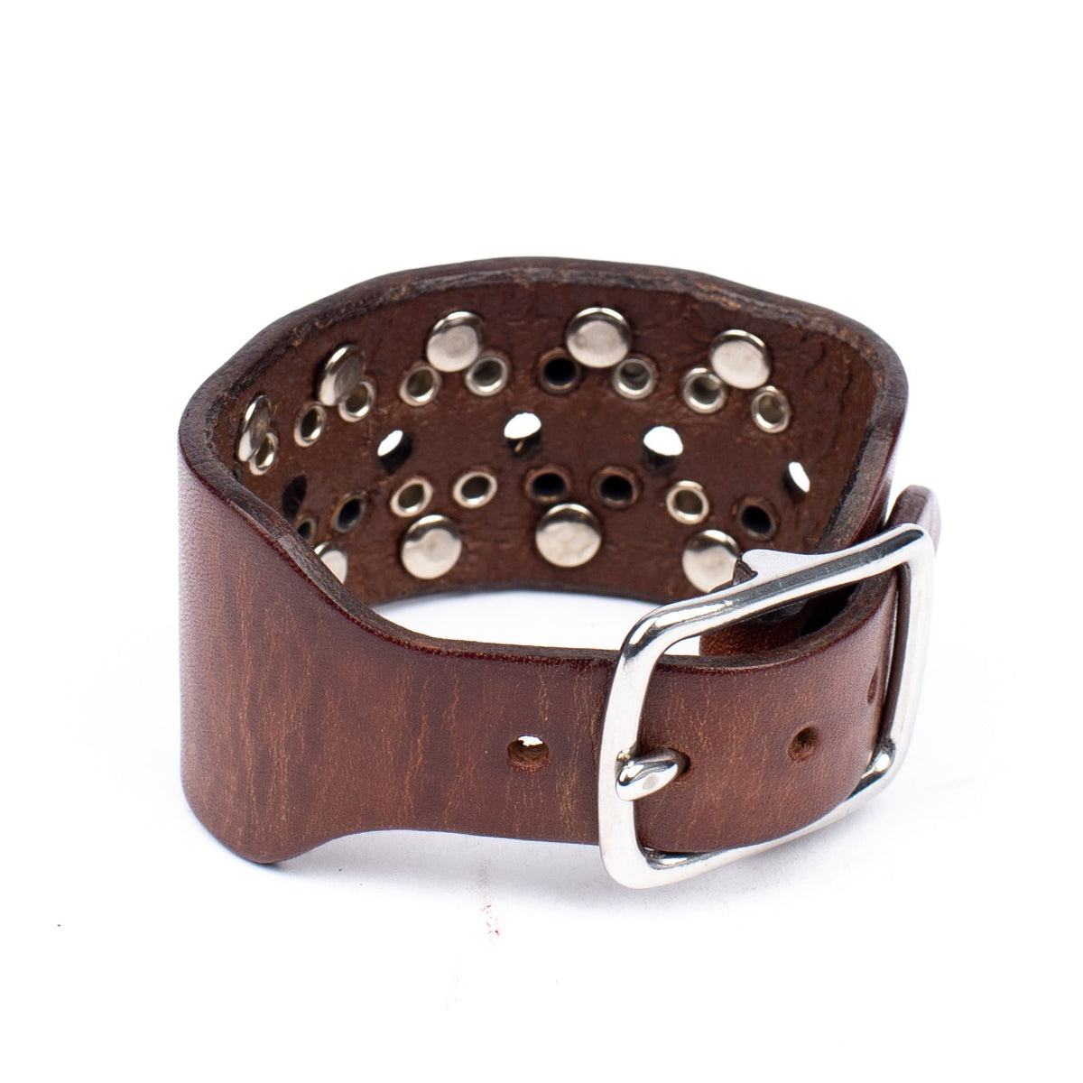 Classic buckle cuff studded in 8oz English bridle leather with studs and a stainless steel buckle, leather texture detail