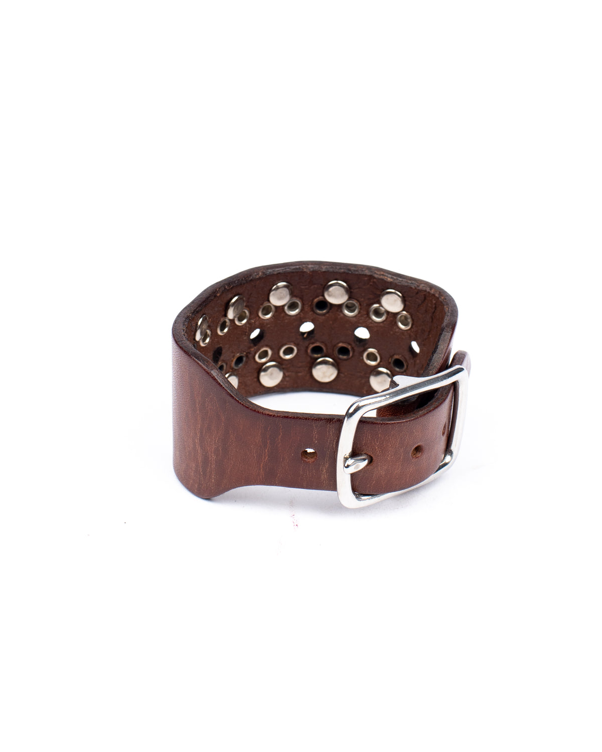 Classic buckle cuff studded in 8oz English bridle leather with studs and a stainless steel buckle, leather texture detail