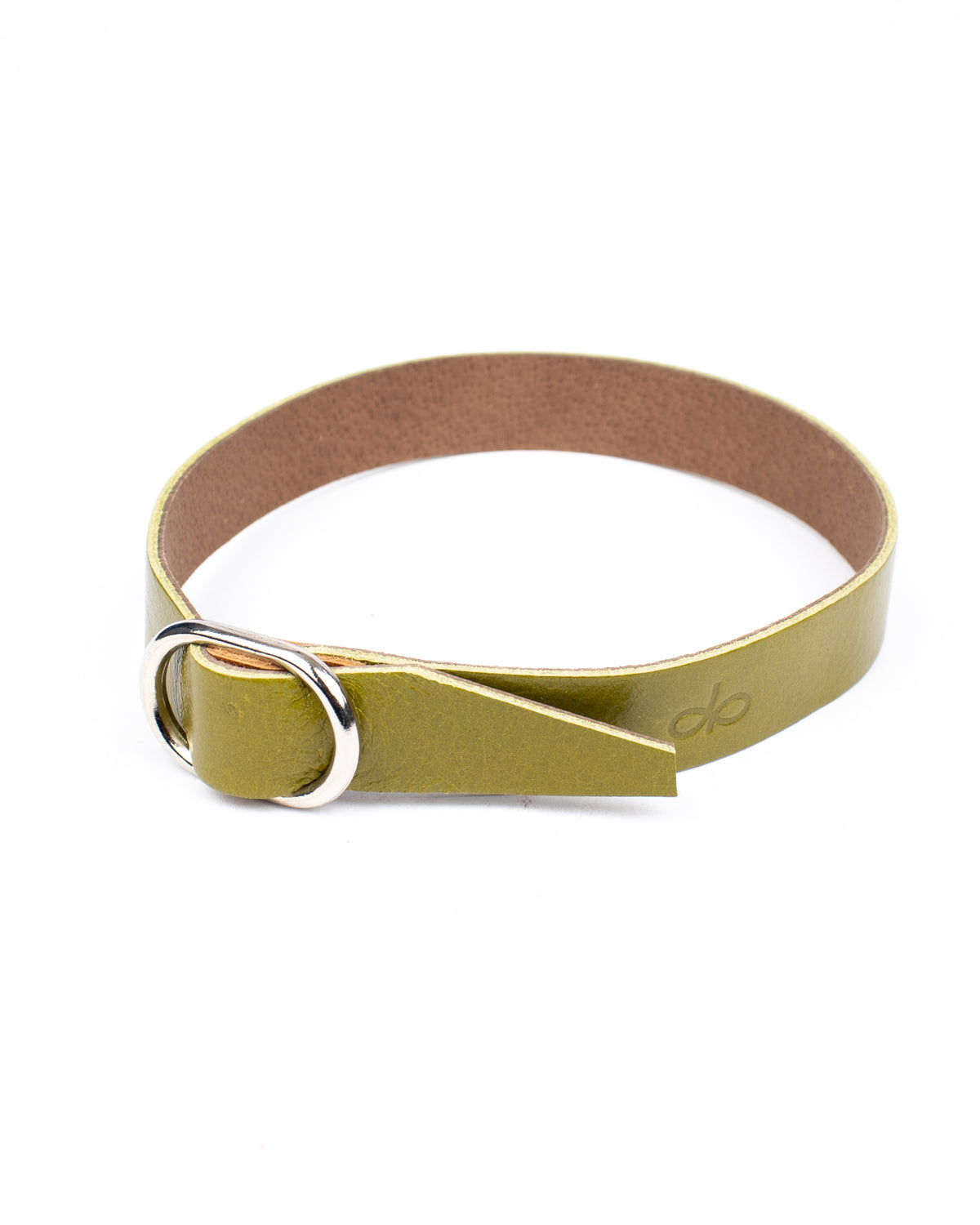 Slider cuff-choker in leather-lined, clasp detail