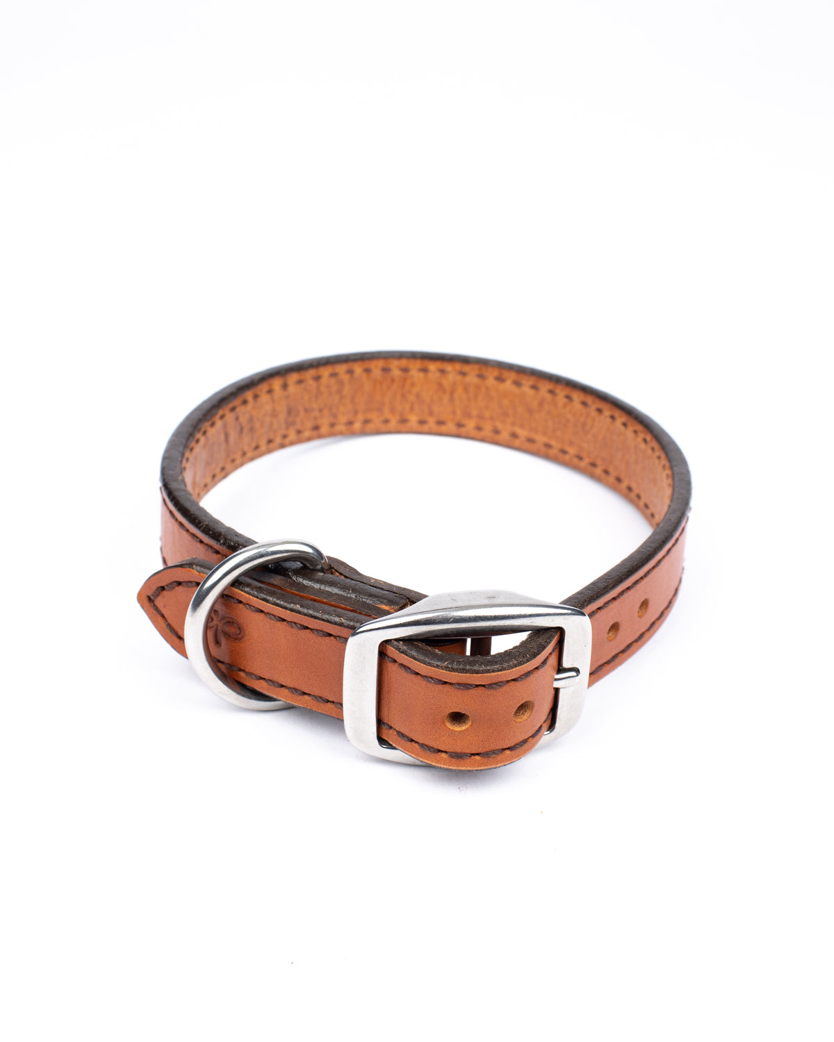 Custom Dog Collar in 12oz English bridle leather, detail view