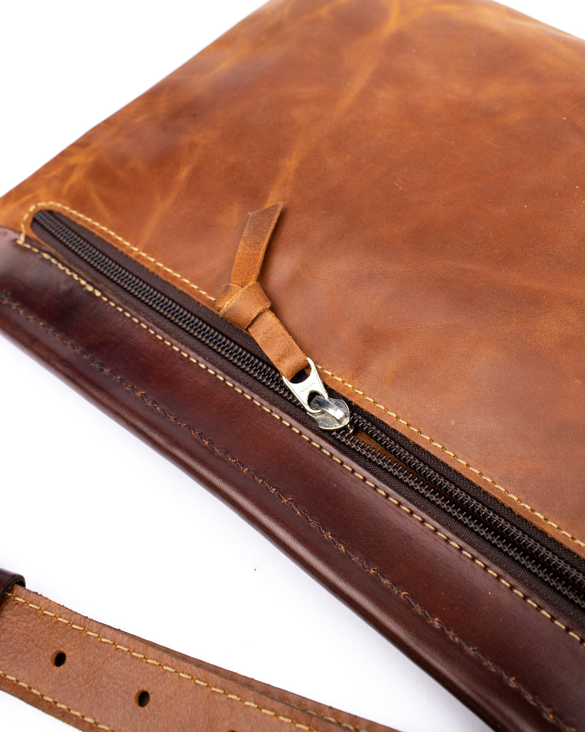 Flat sling vintage tan &amp; turquoise bag in vegetable-tanned leather combined with softer leather, additional view