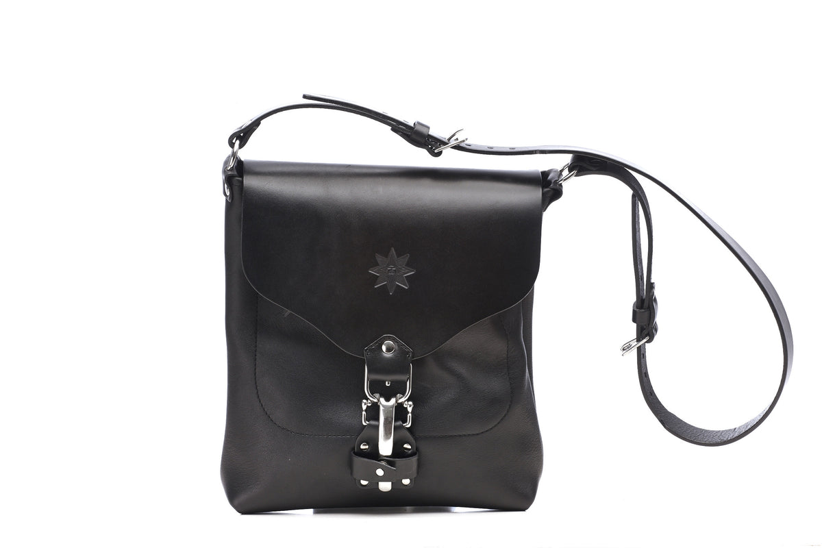 KUURU Bag LG black leather bag with buckle, front view