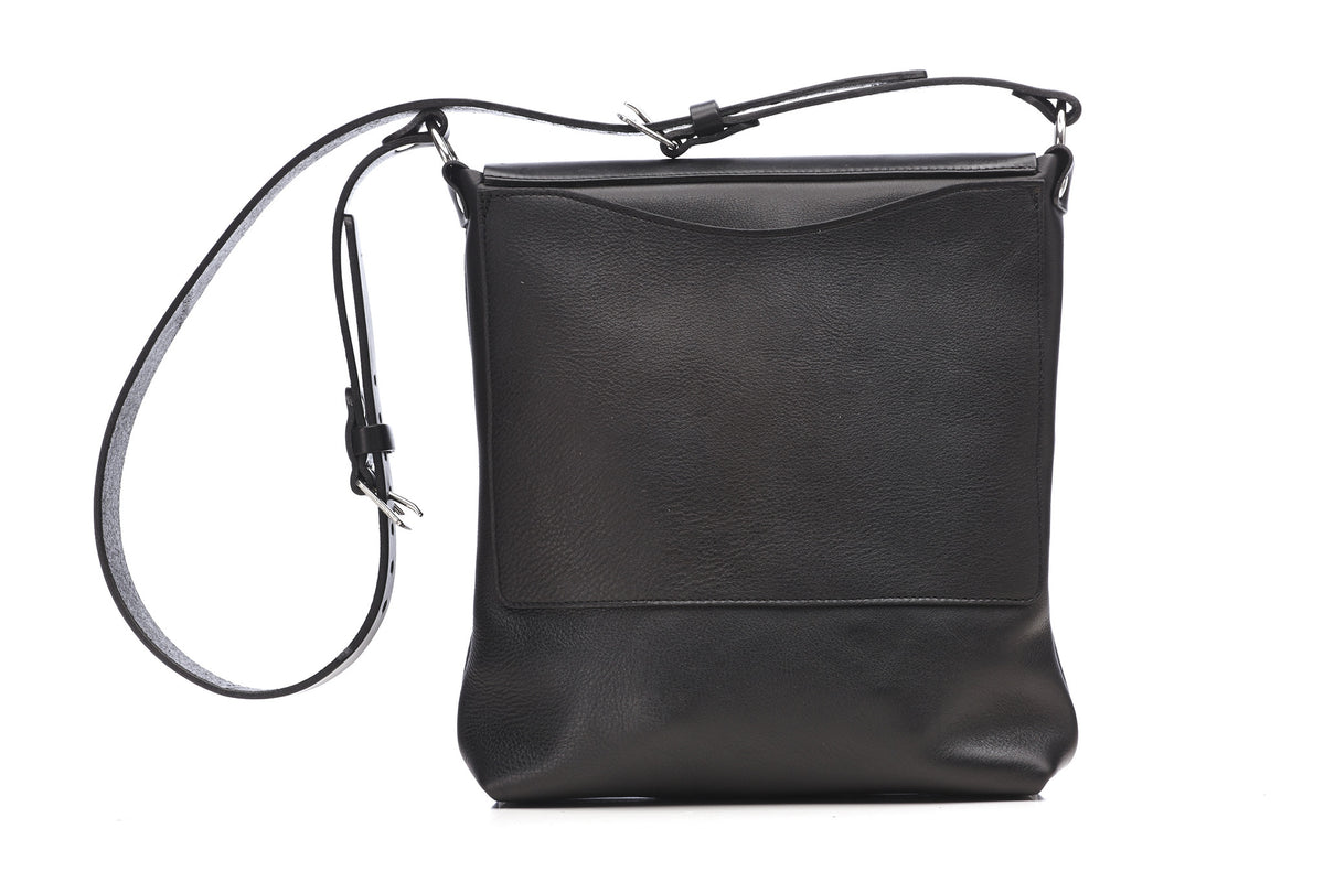 KUURU Bag LG black leather bag, buckle detail