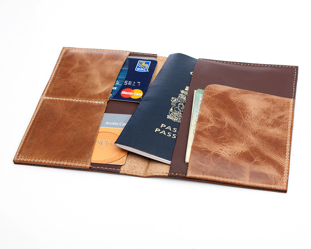 PASSPORT wallet vintage tan brown in full-grain leather, back view