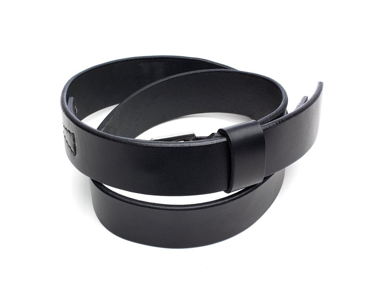 PLAYER belt in leather, heavy harness thread stitching, gunmetal rivet, laid flat, full length