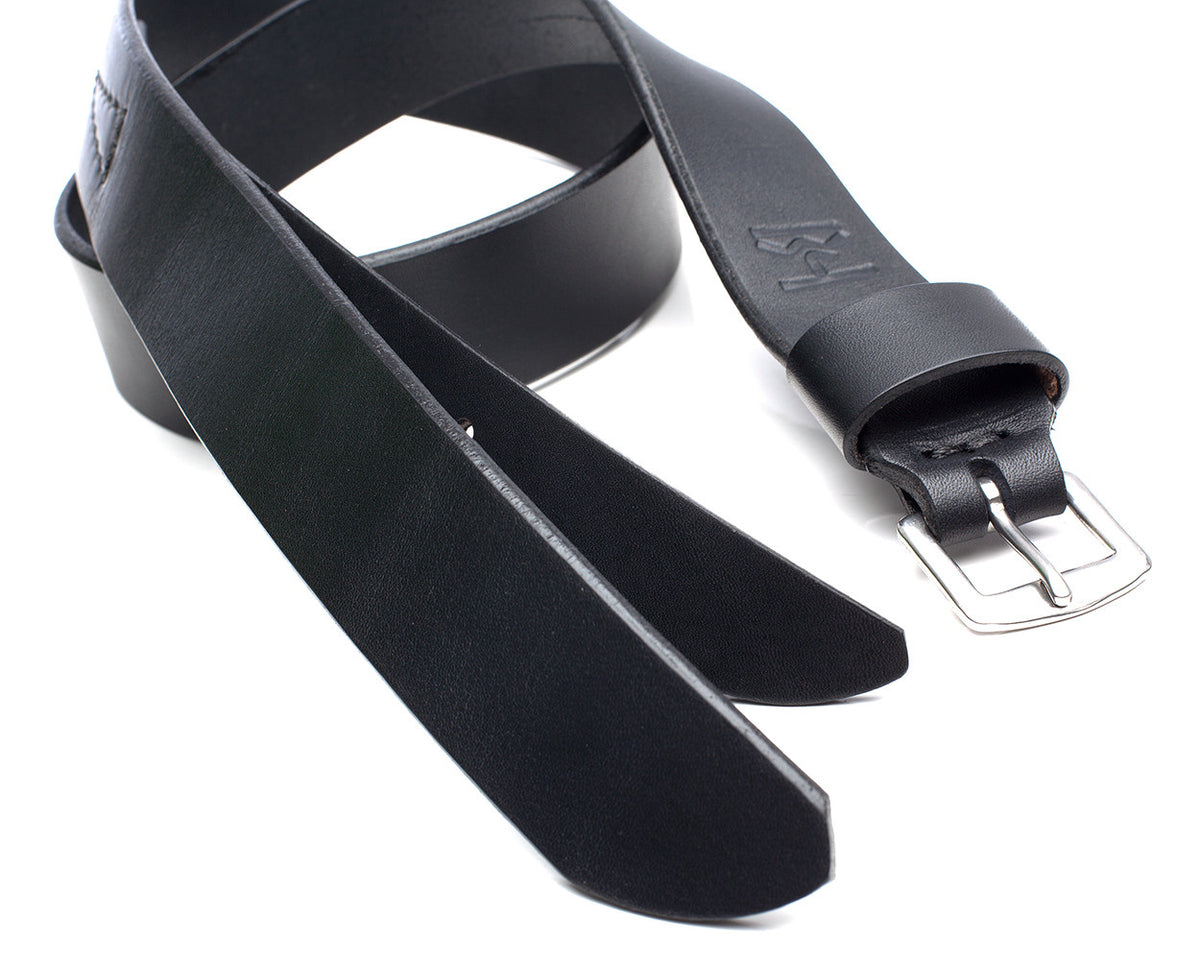 PLAYER belt in leather, heavy harness thread stitching, gunmetal rivet, reverse side showing keeper loop